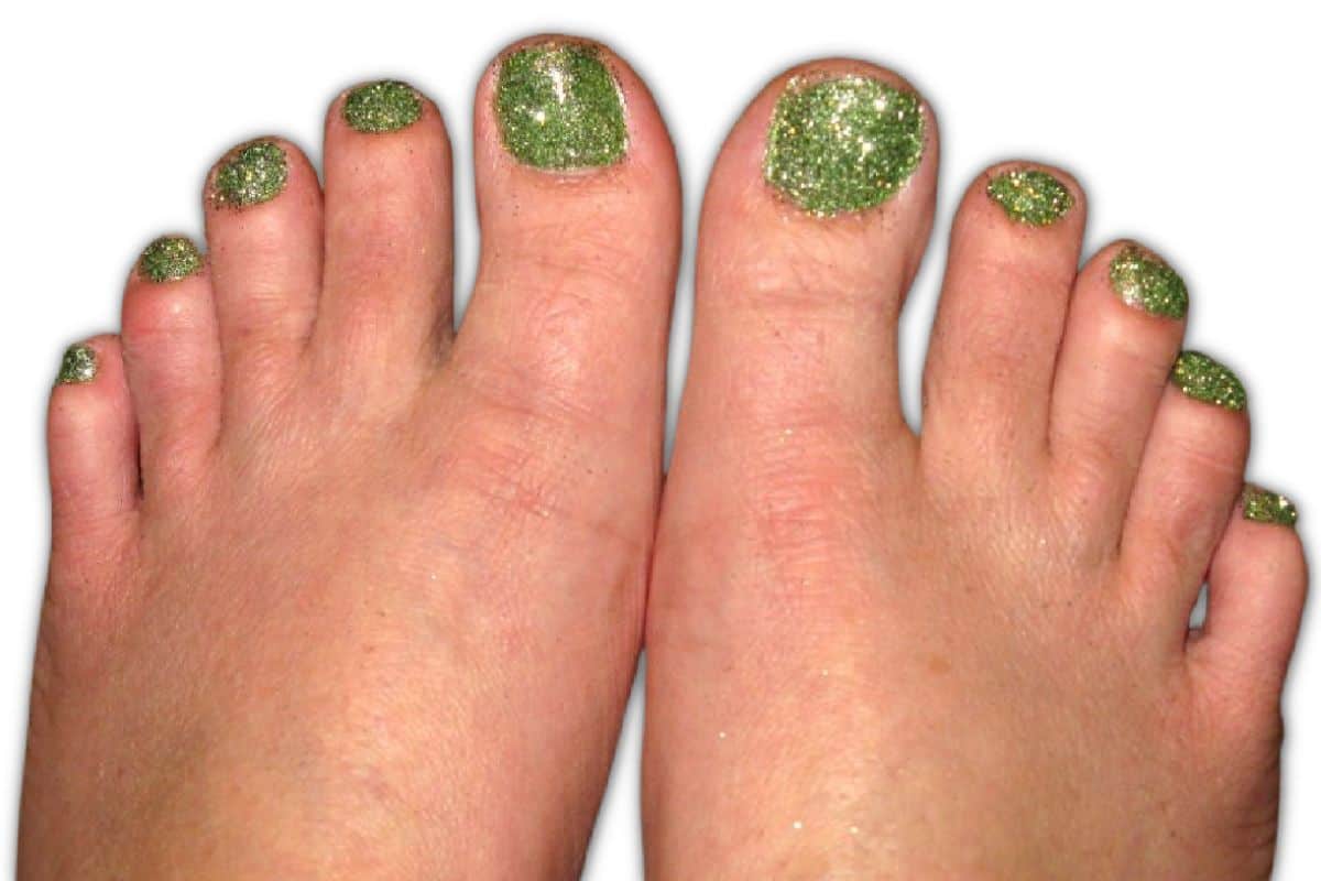 Green glitter toes.
