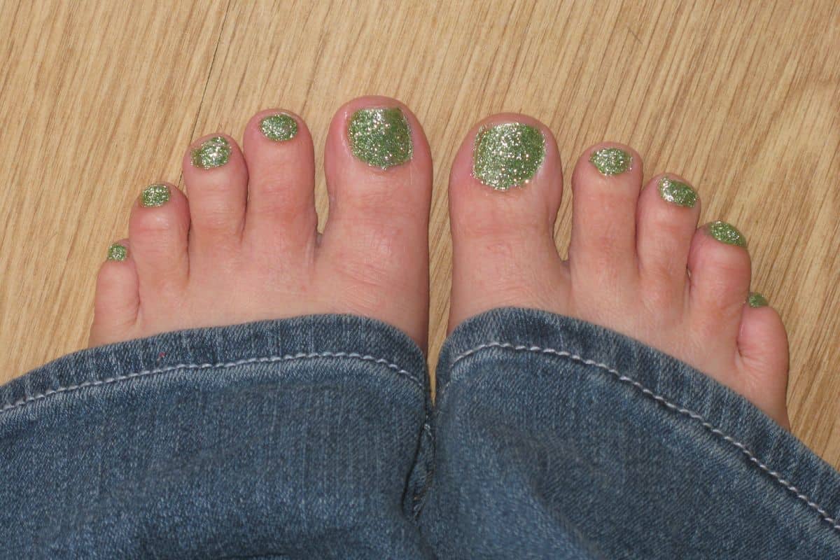 Finished glitter nails on pedicured toes.