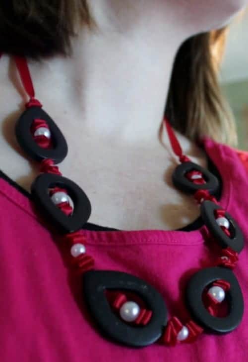20 Unique Handmade Necklaces featured by top US craft blog, The Crafty Blog Stalker: Chunky Beaded Necklace