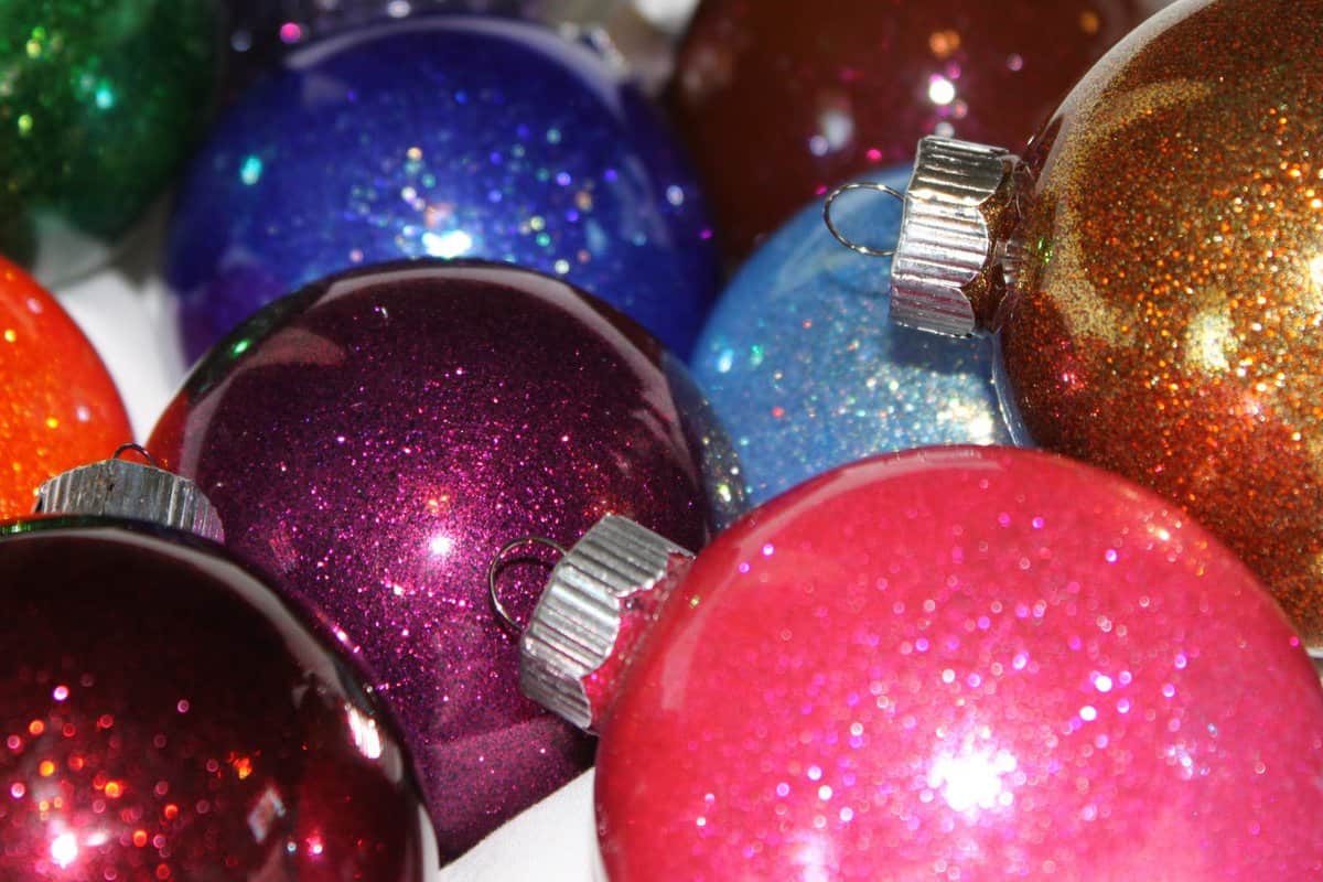 Sparkly Christmas Ornaments with Glitter.