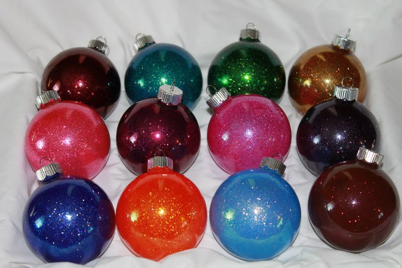 How to Make Sparkly Christmas Ornaments with Glitter, a tutorial featured by top US craft blog, The Crafty Blog Stalker.