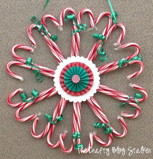 the finished candy cane wreath