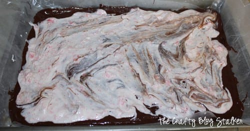 How to Make Easy Peppermint Bark, a recipe tutorial featured by top US craft blog, The Crafty Blog Stalker.