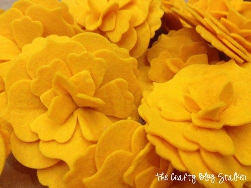 Yellow Felt Flower Scarf | Sizzix Big Shot | Easy DIY Craft Tutorial Idea | Fashion | Style 
