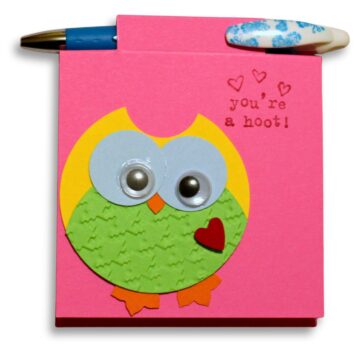 Paper post it note holder with a cute owl.