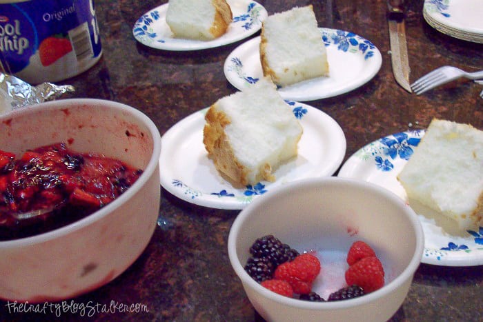 angel food cake with mixed berry sauce