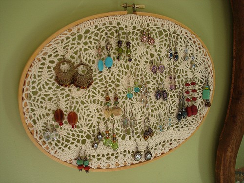 You can make all sorts of fun projects using Embroidery Hoops. This post includes over 20 ideas from home decor, wall art, and even a chandelier.