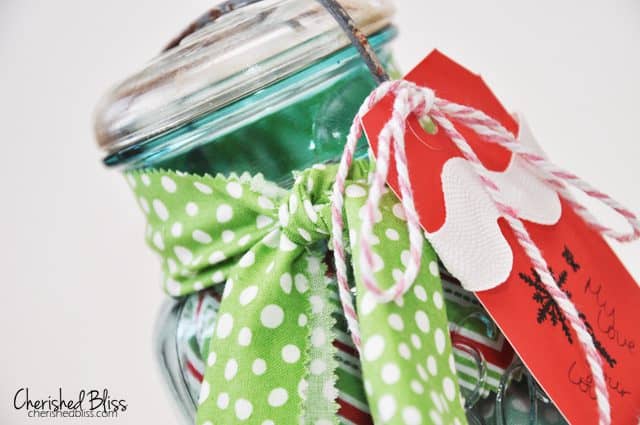 Mason Jar Gift Card Holder via cherishedbliss.com // #christmas #giftcard #wrapping #masonjar