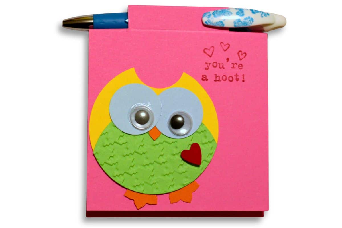 Paper post it note holder with a cute owl.