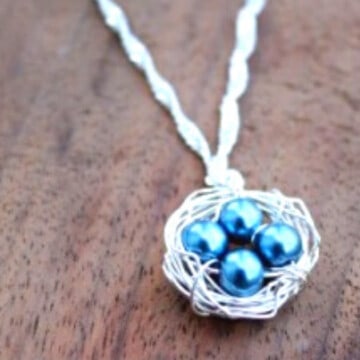 How to Make a Bird's Nest Necklace, a tutorial featured by top US craft blog, The Crafty Blog Stalker.