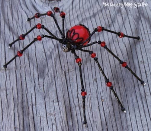 How to Make a Beaded Spider, a tutorial featured by top US craft blog, The Crafty Blog Stalker.