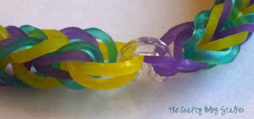 small plastic clasp to hold the ends of the bracelet together