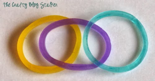 3 color rubber bands and the order used in the bracelet