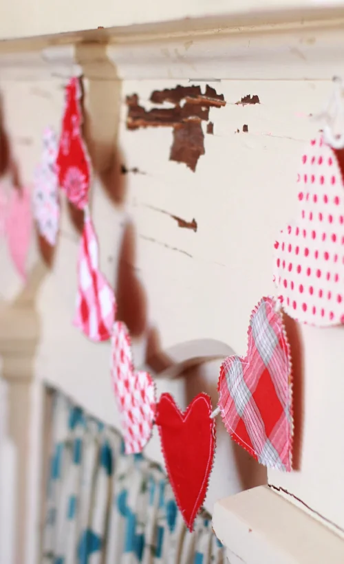 Fast and Easy Valentine's Day Garland
