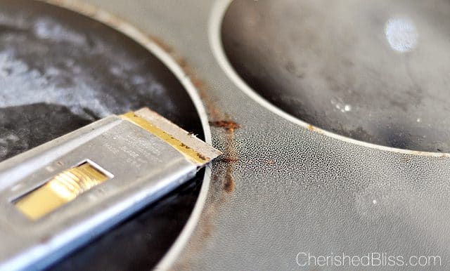 How to Clean a Glass Top Stove and remove the burnt residue. Click through for instructions! 