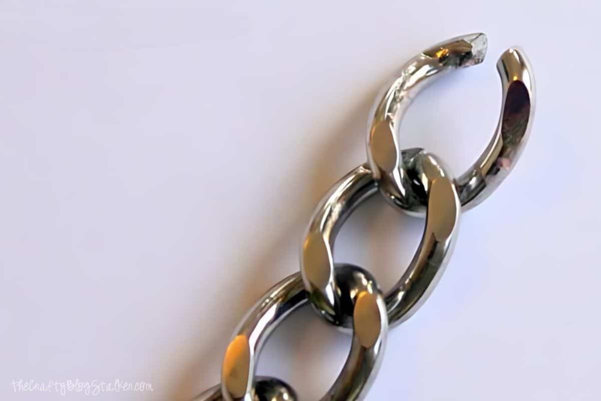 Length of chain with the last link open.