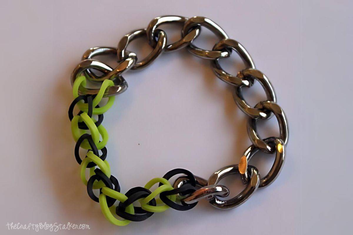 How to Make a Bracelet with Rainbow Loom Bands and Metal Chain, a tutorial featured by top US craft blog, The Crafty Blog Stalker.