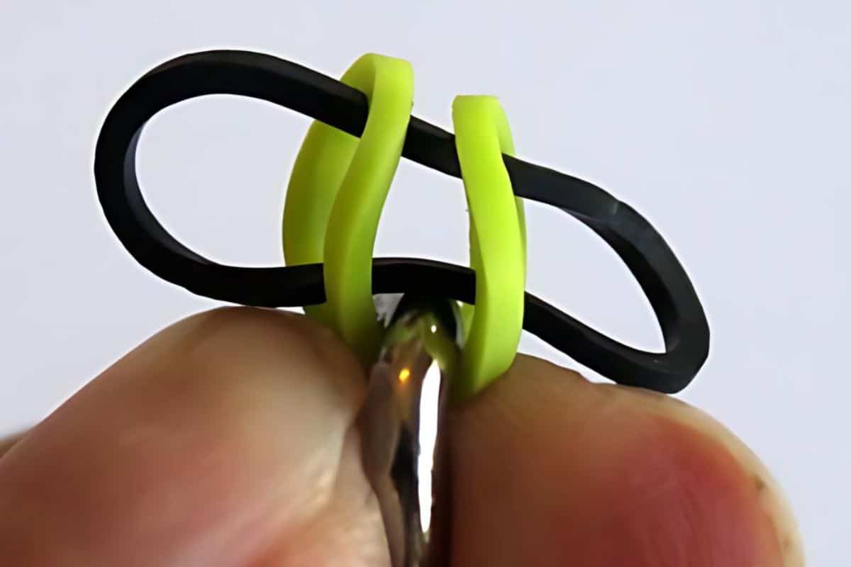 Insert a second band through the loops of the first band.