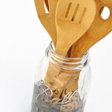 Add a little character to your kitchen with this DIY Mason Jar Utensil Holder with a "dipped" chalkboard accent!