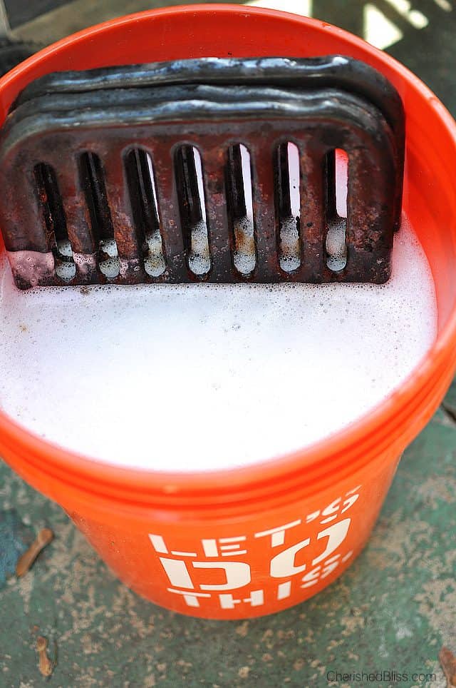Do you have a gross grill? Learn How to Clean your BBQ Grill fast and easy! 