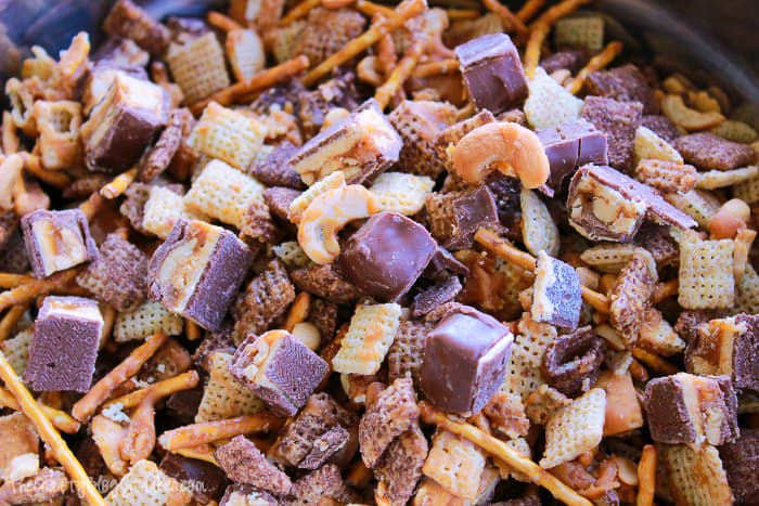 snickers caramel crunch snack mix