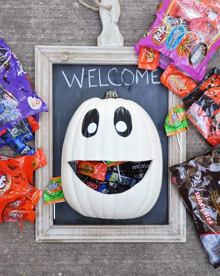 DIY Halloween Candy Door Hanger + Brownie Recipe