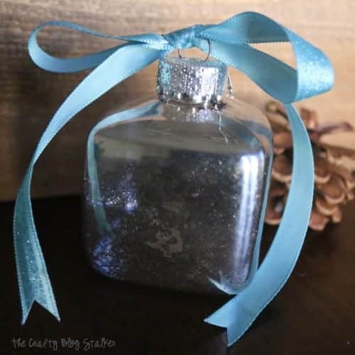  Comment faire des ornements en verre au mercure, un tutoriel présenté par le blog top US craft, The Crafty Blog Stalker.