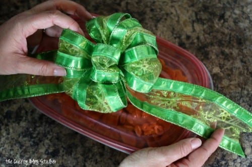 Giftable Peanut Brittle | Neighbor Gift | Christmas Treats | Microwave | Recipes | Homemade Gifts | Easy DIY Recipe Tutorial Idea | Bowdabra | #ad | 