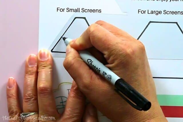 How to Make a Hologram Using a Phone - The Crafty Blog Stalker