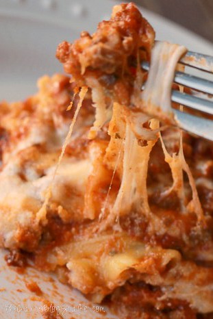a bite of 3 cheese lasagna on a fork