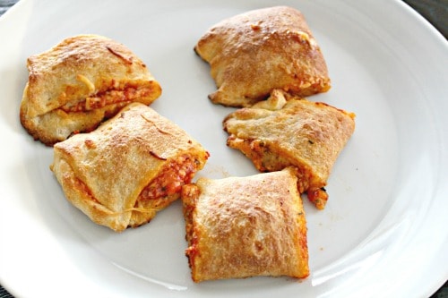 15-minute cheese pizza rolls are perfect for quick lunches or great game day snacks. A super simple recipe that will have the whole family smiling.
