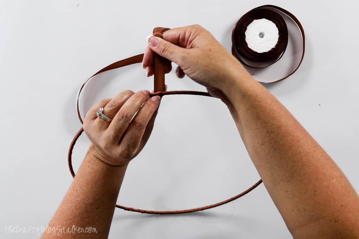 wrapping a steel ring with ribbon