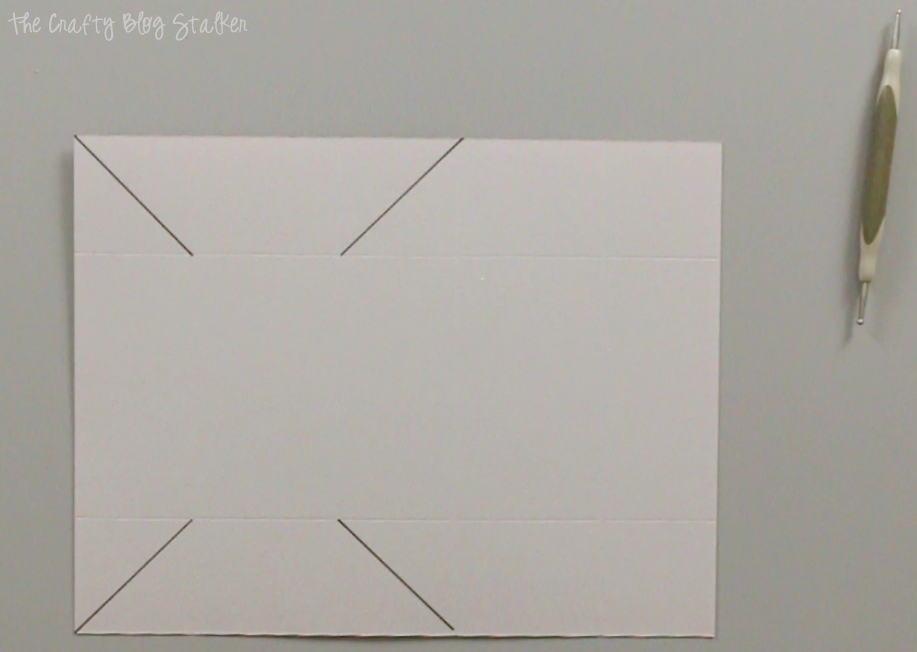Make a handmade gift box using one sheet of cardstock, and that includes the lid! A fun DIY craft tutorial that aids in gift giving.