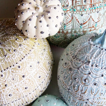 Find 22 Pumpkin Decorating ideas all in one place. Simple DIY craft tutorial ideas that are perfect for Halloween and Fall decor.