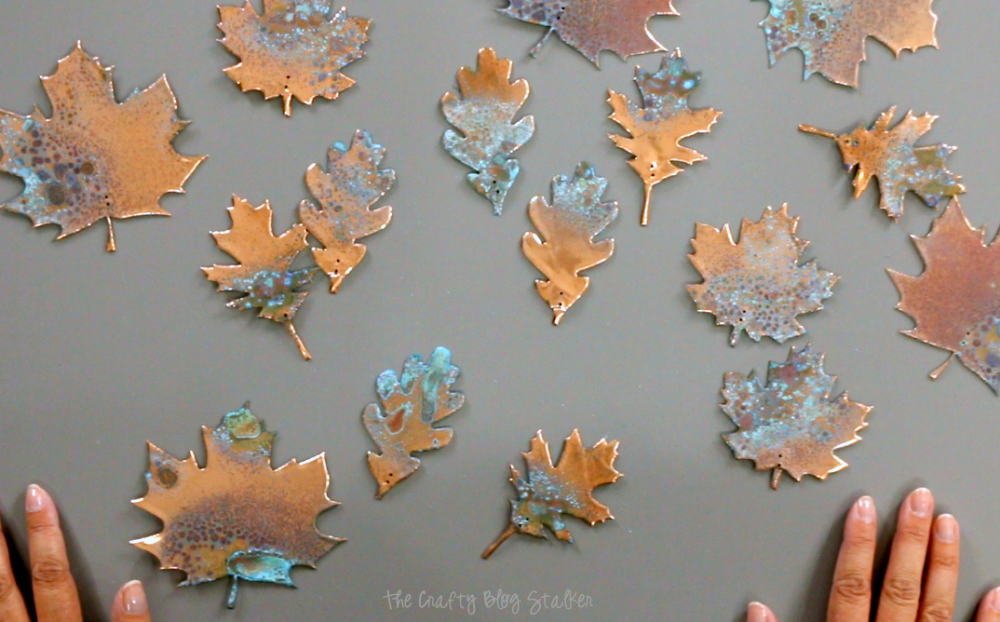 How to make a handmade copper leaf mobile perfect for Fall. The craft kit includes all the supplies you need. A simple DIY craft tutorial idea.