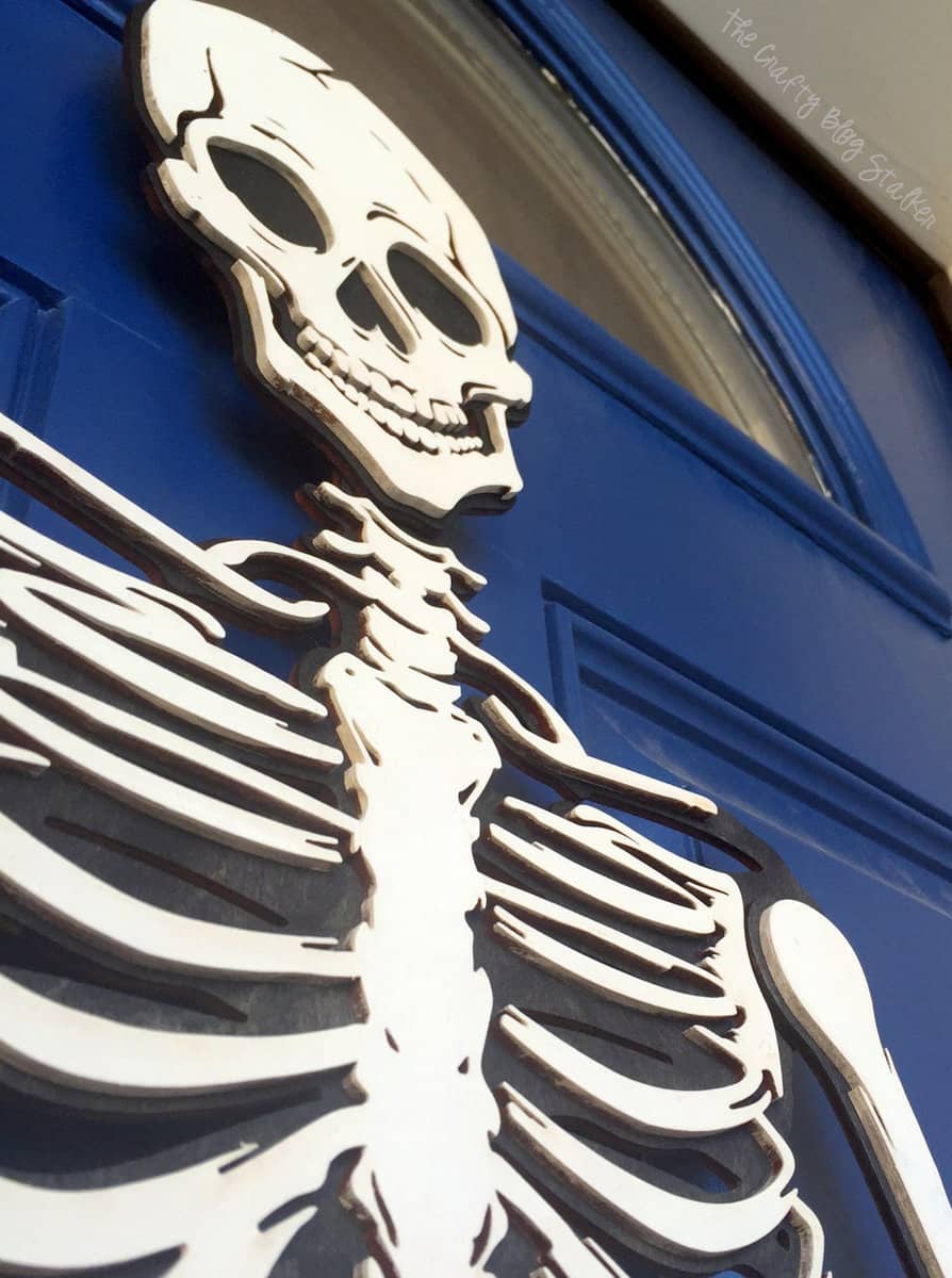 How to make a full skeleton. Perfect to hang on the front door for Halloween! A simple DIY craft tutorial for the Apostrophe S Craft Kit, Mr. Bones.