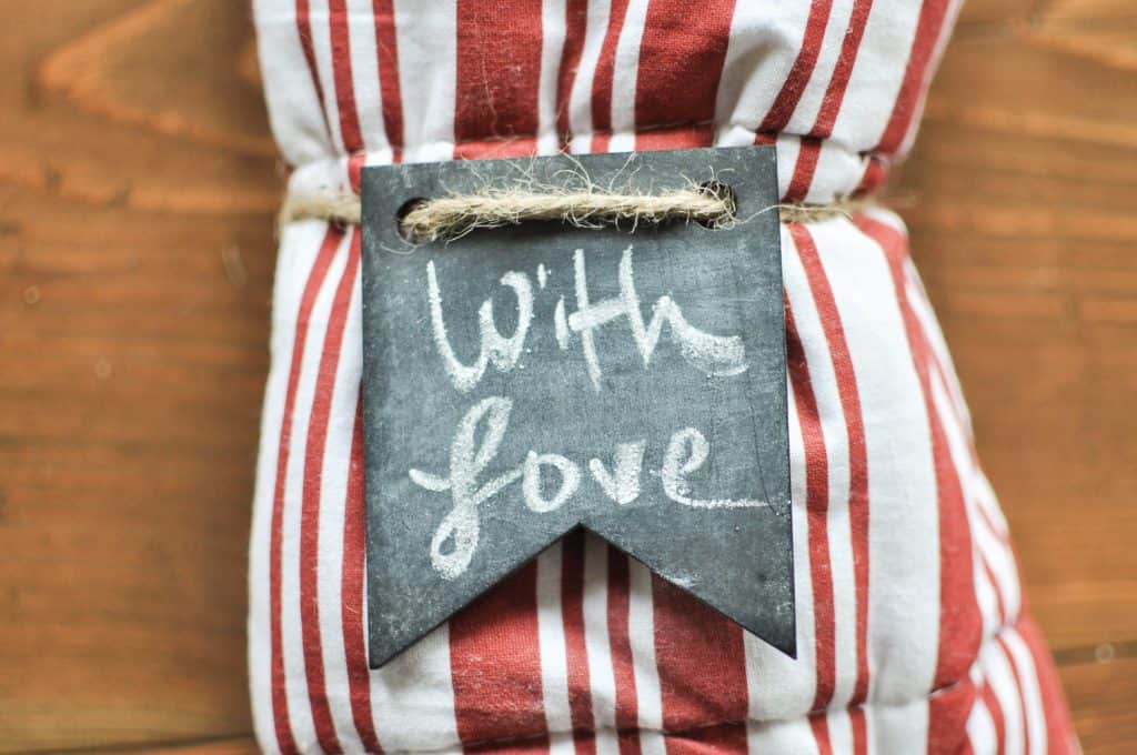 These easy wood burned spoons are the perfect 30 Minute Gift Idea. Easily alter for any holiday or occasion. 