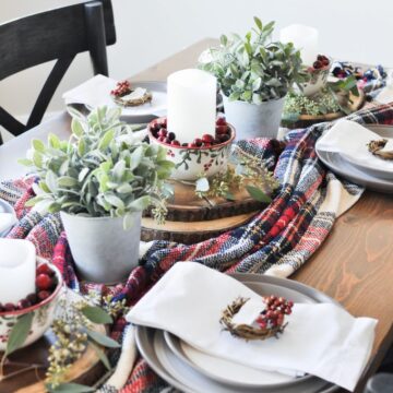 This quick and easy craft is the perfect addition to your holiday table. Make your guests feel welcome with their very own Mini Wreath Christmas Place Card!