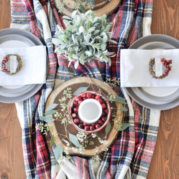 Don't stress and enjoy this Christmas season with this easy and stress-free Cozy Christmas Tablescape. Such a simplistic beautiful approach!