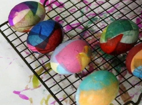 letting the tissue paper dry on the hardboiled egg