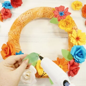 Paper Flower Wreath | Cricut Explore | Handmade Paper Flowers | Easy Home Decor | DIY