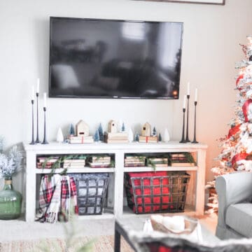 Come take a peek into this Living Room all decorated for Christmas and get a few tips on Christmas Mantel Decor!