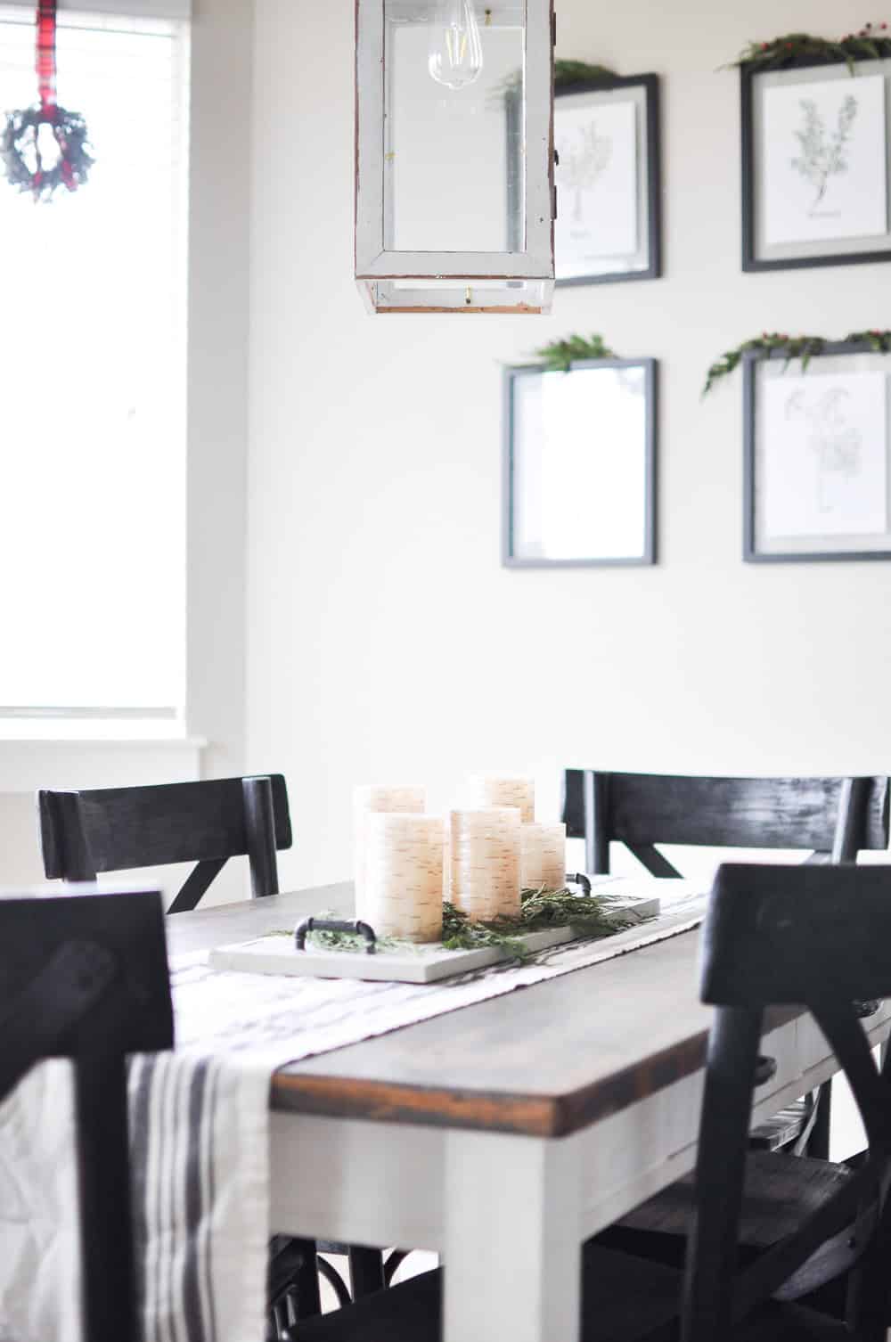 Come take a tour of this Christmas Kitchen & Dining Room along with 25 other bloggers! Simple touches are all thats needed to bring Christmas into your home
