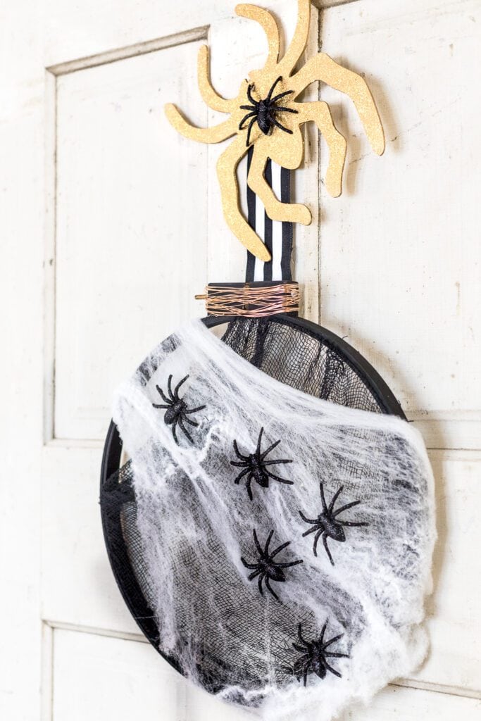 Learn how to make this easy Embroidery Hoop Halloween Wreath. It's the perfect addition to your door for all the trick or treaters to come! 