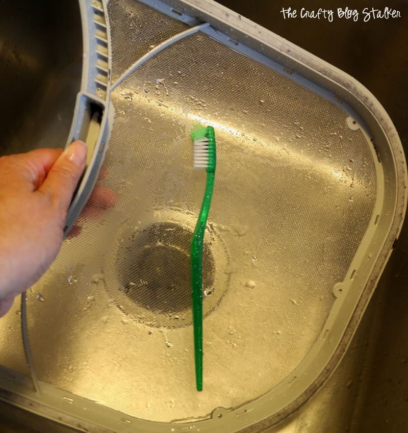 a clean dryer lint trap