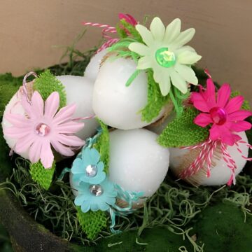 How to Decorate Easter Eggs with Glitter and Burlap, a tutorial featured by top US craft blog, The Crafty Blog Stalker.