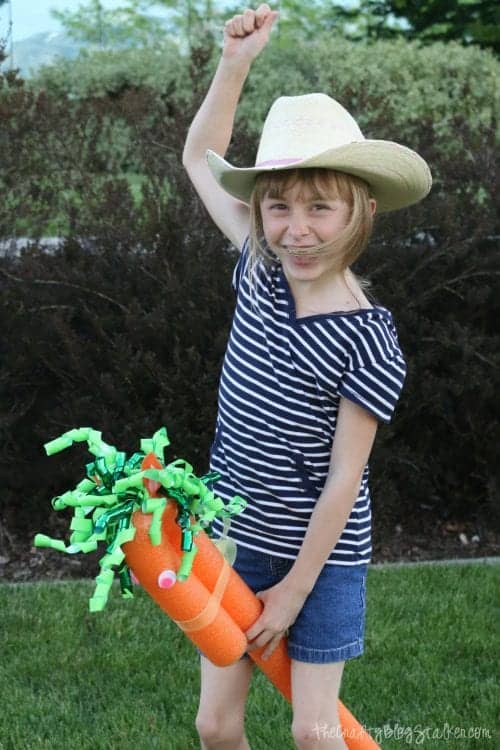 30 Fun Spring Break Crafts you can Make with Children featured by top US craft blog, The Crafty Blog Stalker: Pool Noodle Horse