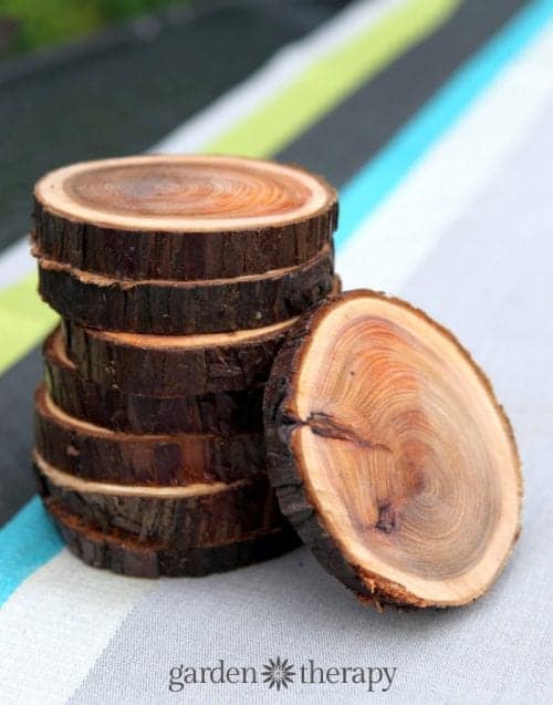Easy-to-Make DIY Coasters featured by top US craft blog, The Crafty Blog Stalker: image of DIY wood slice coasters