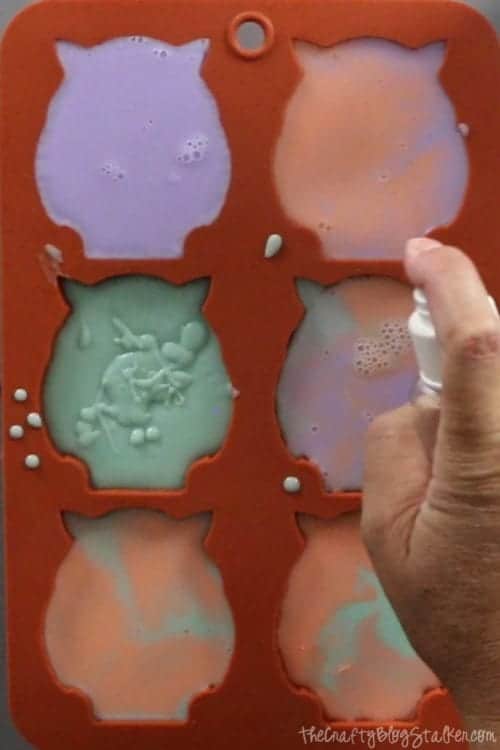How to Make Melt and Pour Soap with a Mold, a tutorial featured by top US craft blog, The Crafty Blog Stalker.