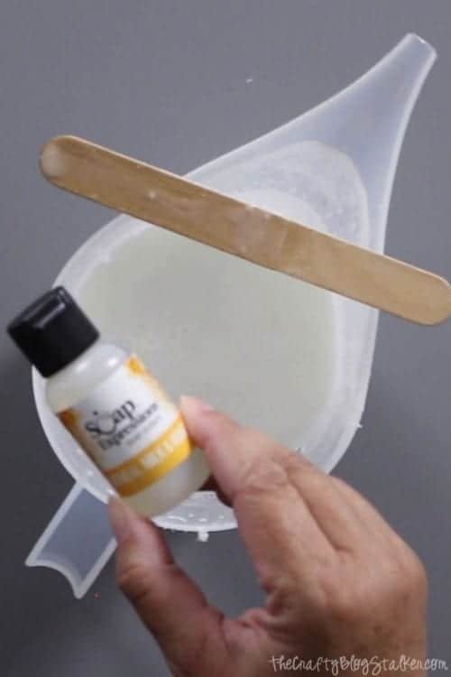 How to Make Melt and Pour Soap with a Mold, a tutorial featured by top US craft blog, The Crafty Blog Stalker.